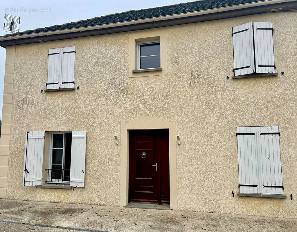 Appartement à OZOUER-LE-VOULGIS