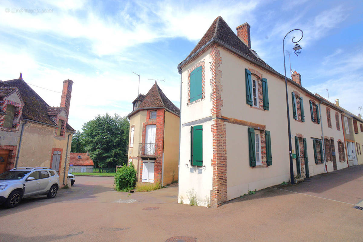 Appartement à AILLANT-SUR-THOLON