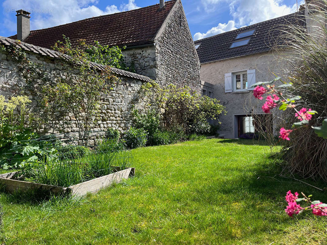 Maison à CRESPIERES