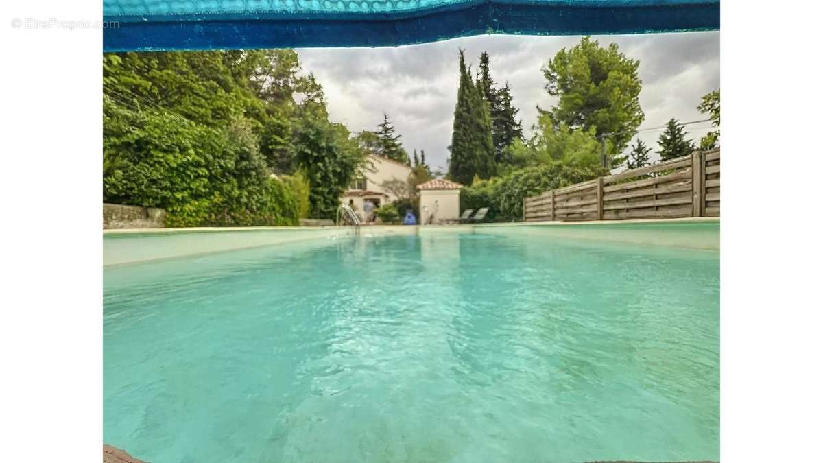 Maison à CHATEAUNEUF-LE-ROUGE