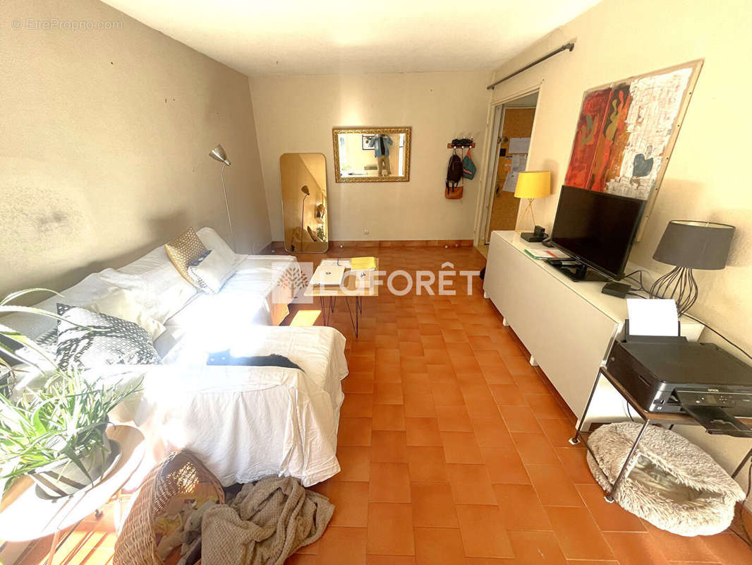 Appartement à SAINT-LAURENT-DU-VAR