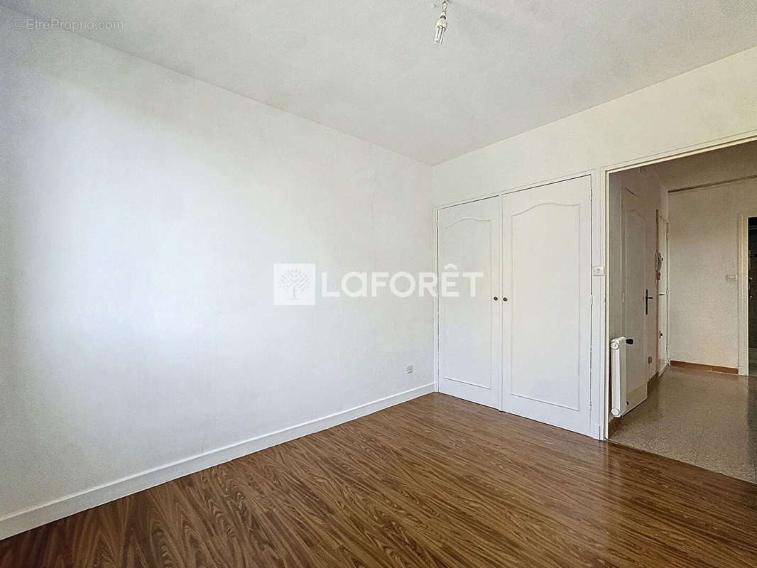 Appartement à SAINT-GENIS-LAVAL