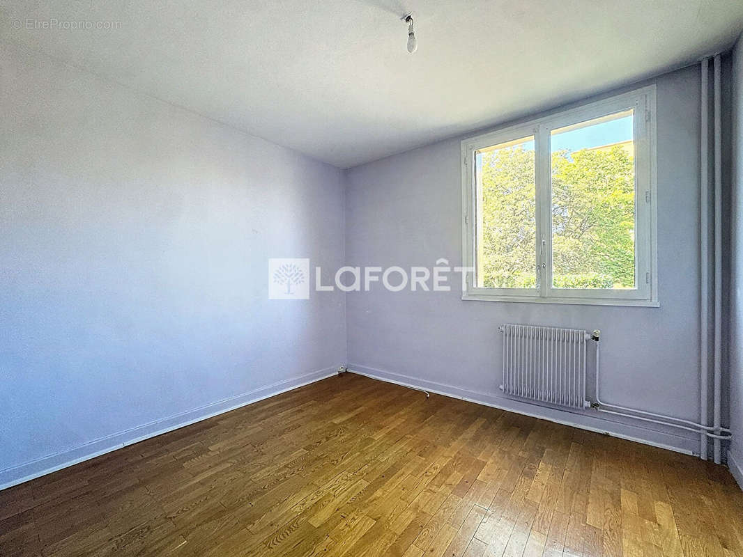 Appartement à SAINT-GENIS-LAVAL