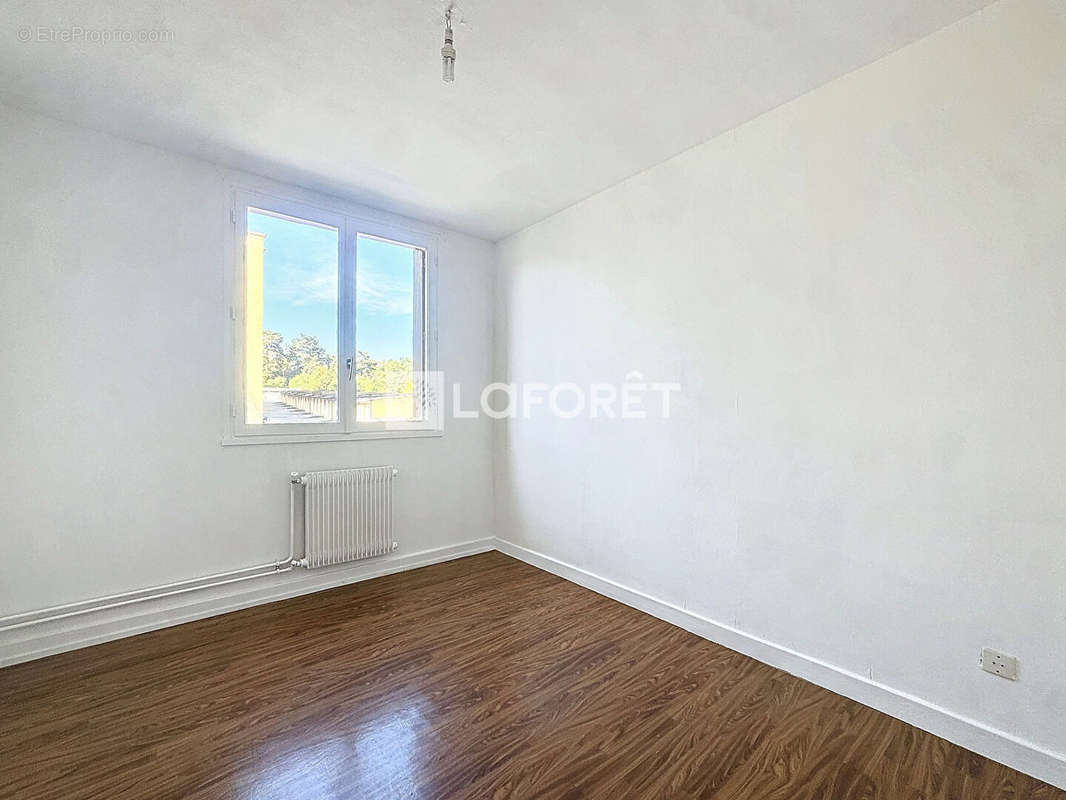 Appartement à SAINT-GENIS-LAVAL