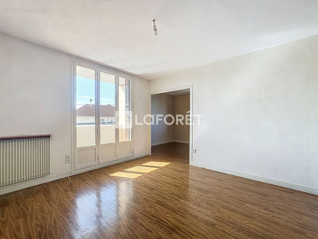 Appartement à SAINT-GENIS-LAVAL