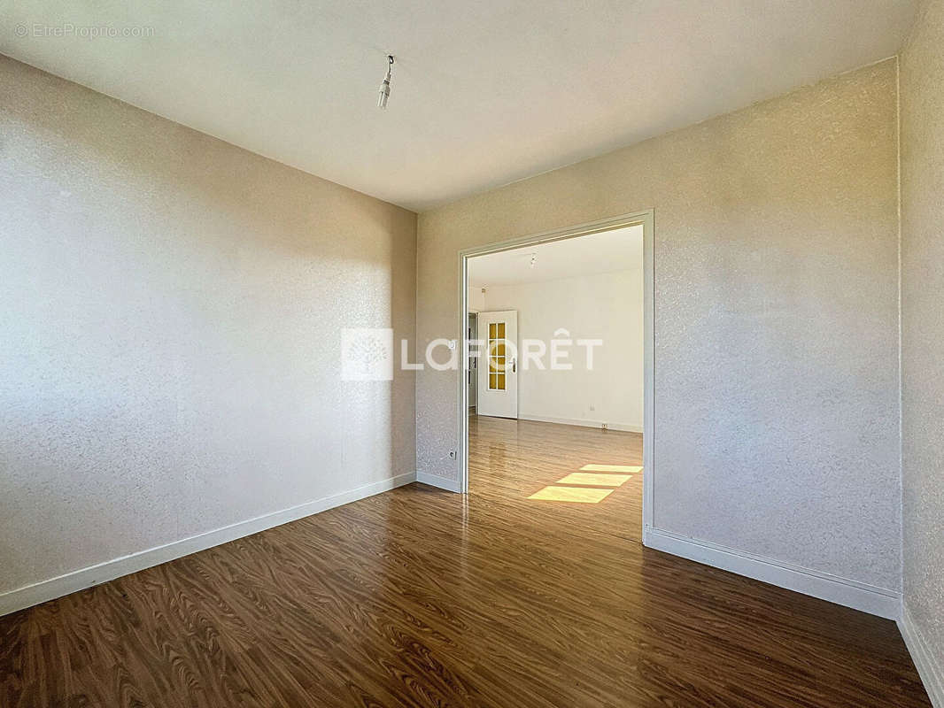 Appartement à SAINT-GENIS-LAVAL