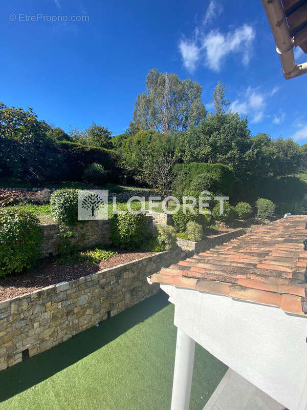 Maison à CHATEAUNEUF-GRASSE