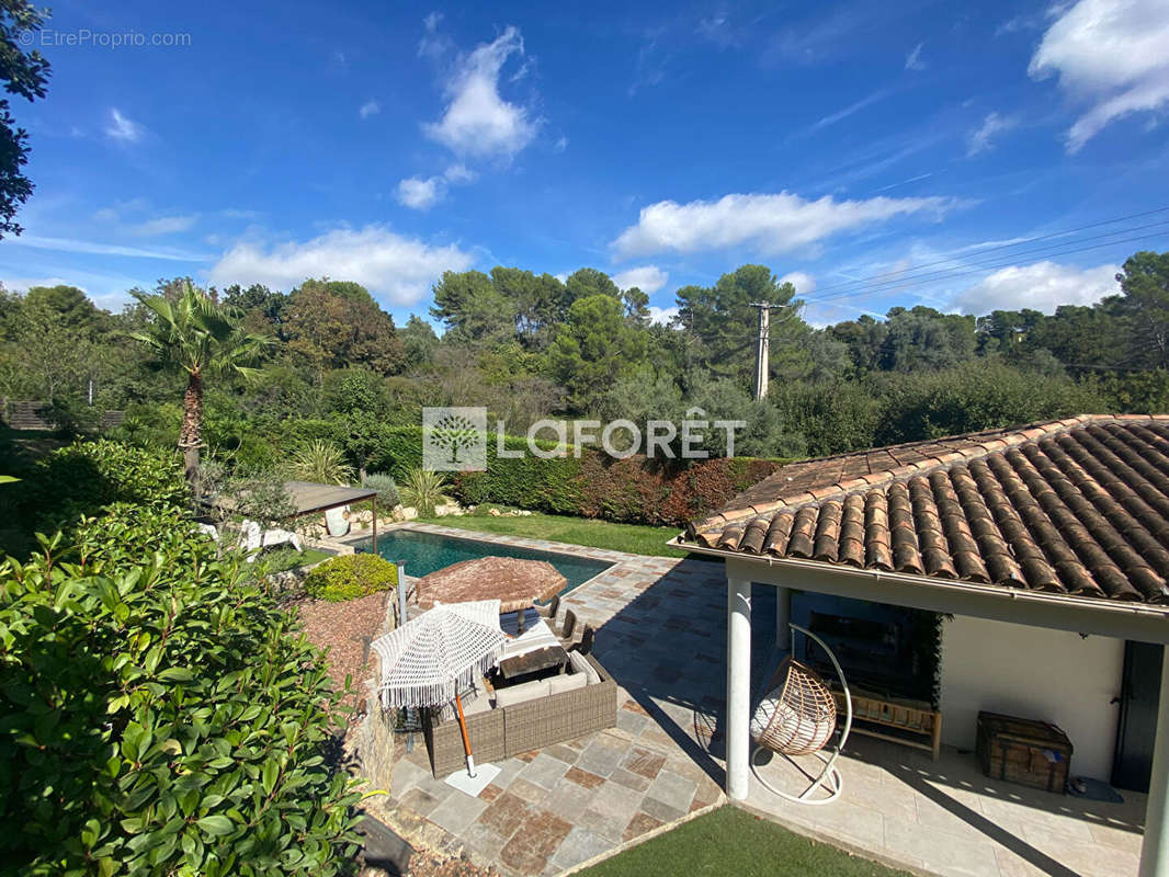 Maison à CHATEAUNEUF-GRASSE