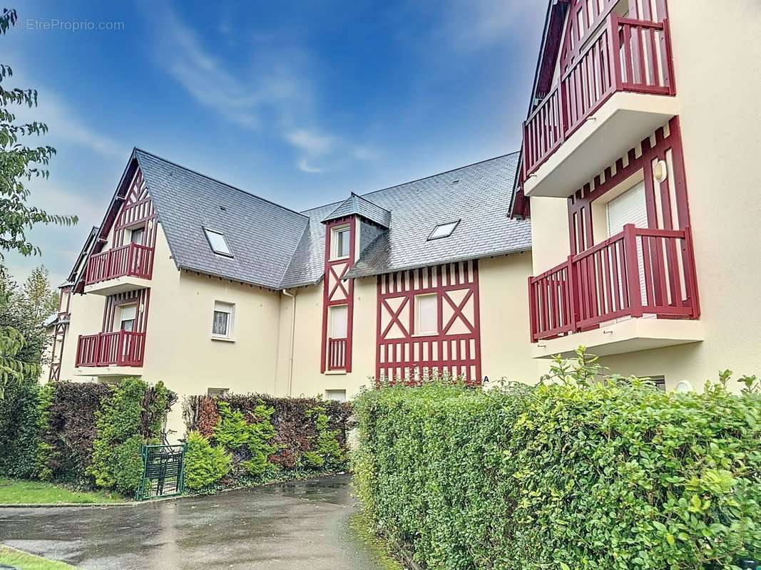 FACADE RESIDENCE - Appartement à DEAUVILLE