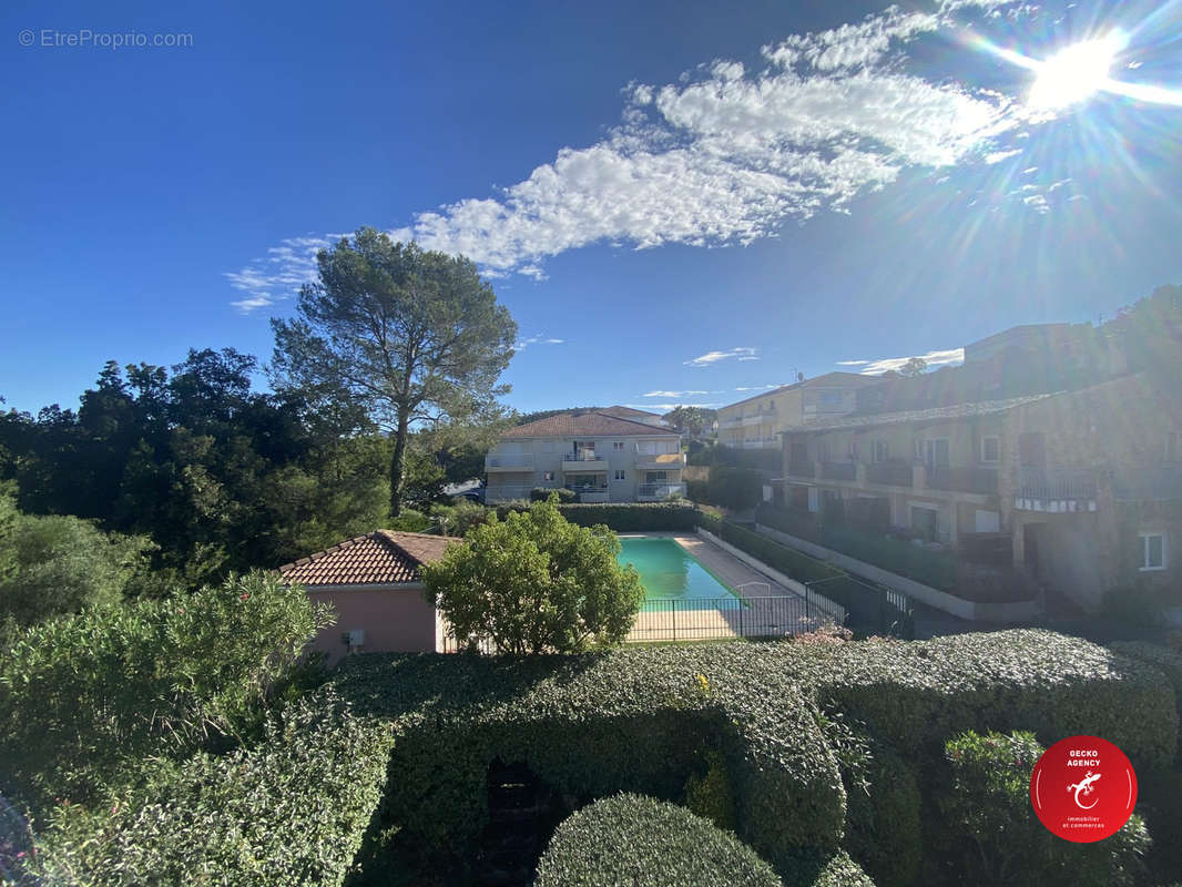 Vue de la terrasse face - Appartement à SAINT-RAPHAEL