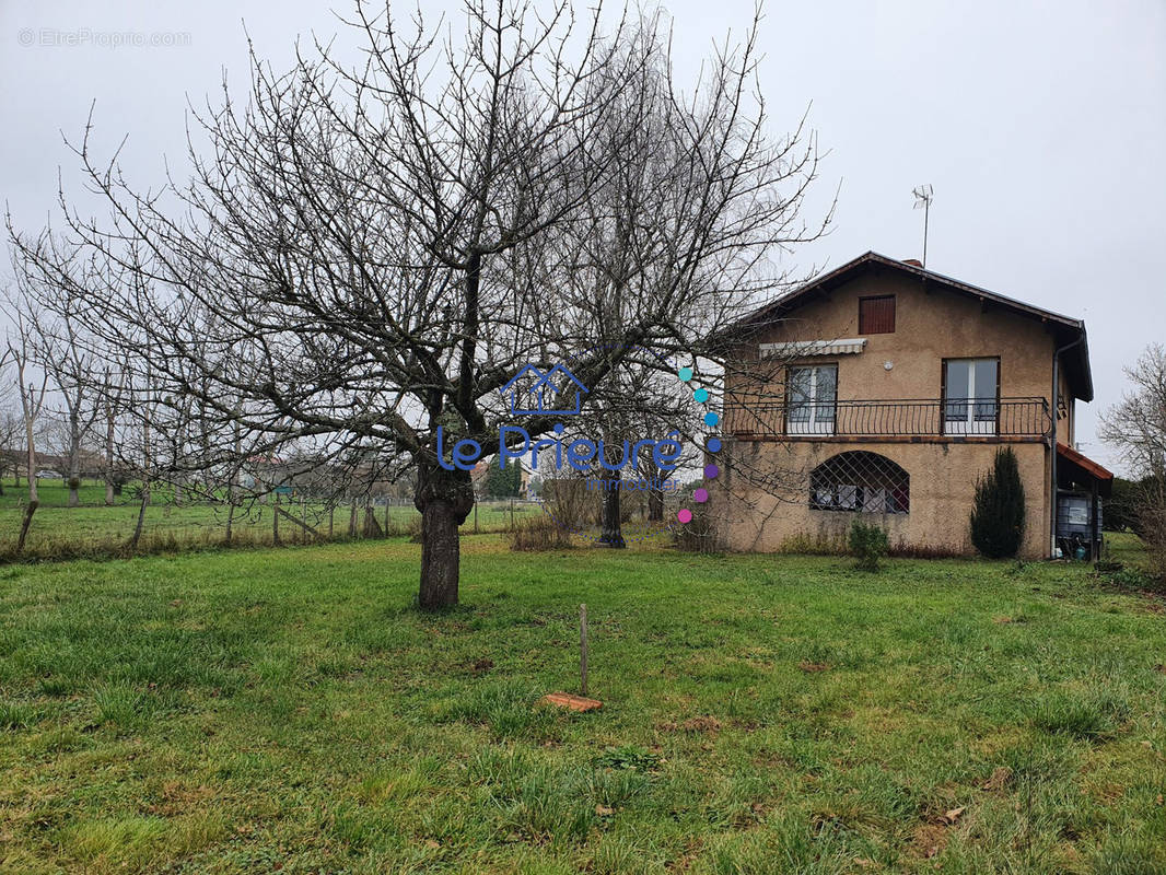 Maison à SAINT-NIZIER-SOUS-CHARLIEU