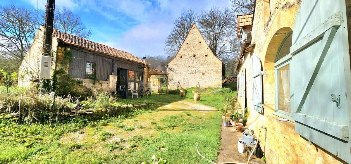 Maison à CARSAC-AILLAC