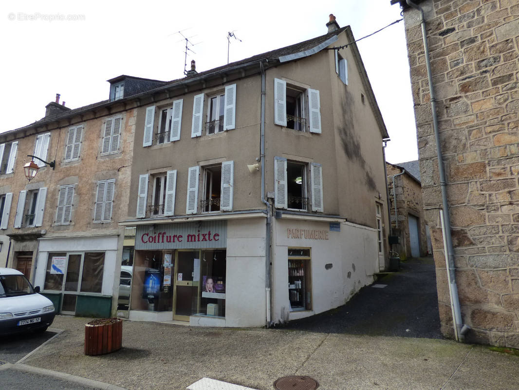 Appartement à SAINTE-GENEVIEVE-SUR-ARGENCE