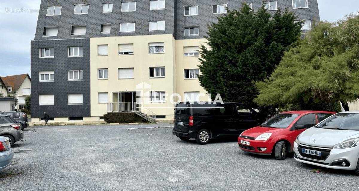 Parking à COURSEULLES-SUR-MER