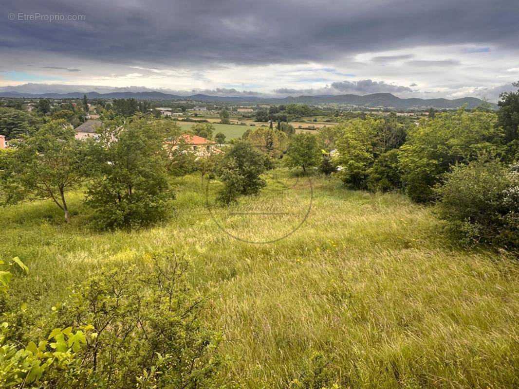 Terrain à SAINT-JEAN-DE-MARUEJOLS-ET-AVEJAN