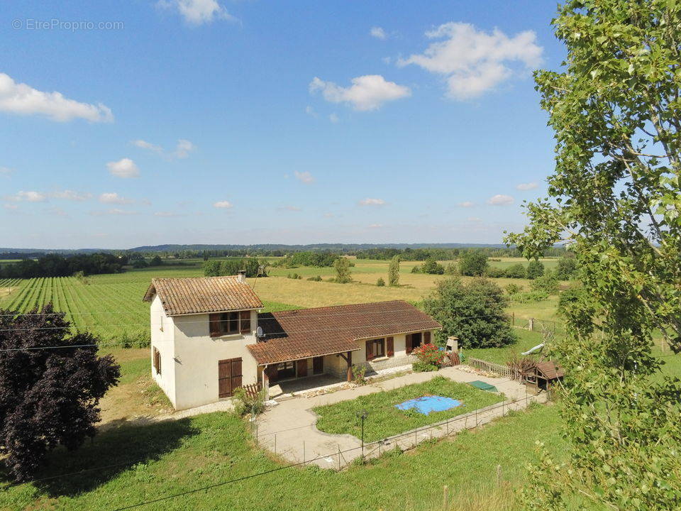 Maison à MOULIETS-ET-VILLEMARTIN