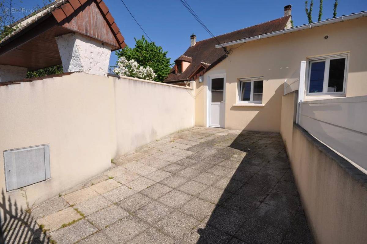 Appartement à LES CLAYES-SOUS-BOIS