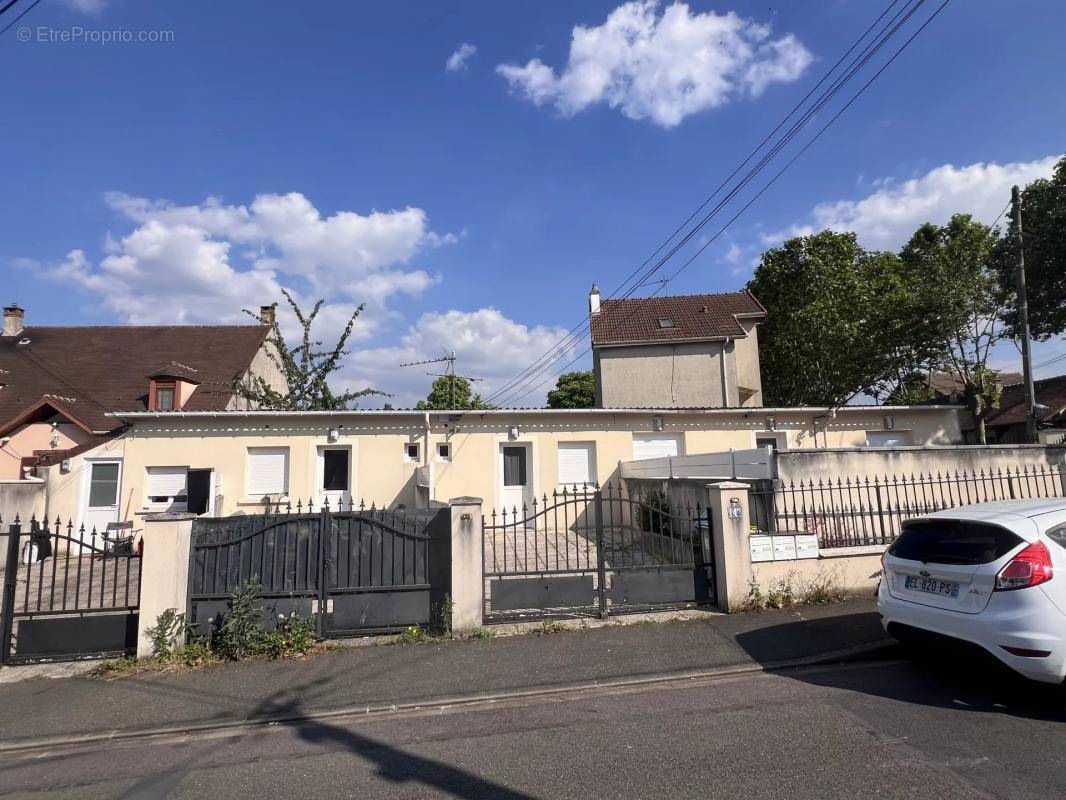 Appartement à LES CLAYES-SOUS-BOIS