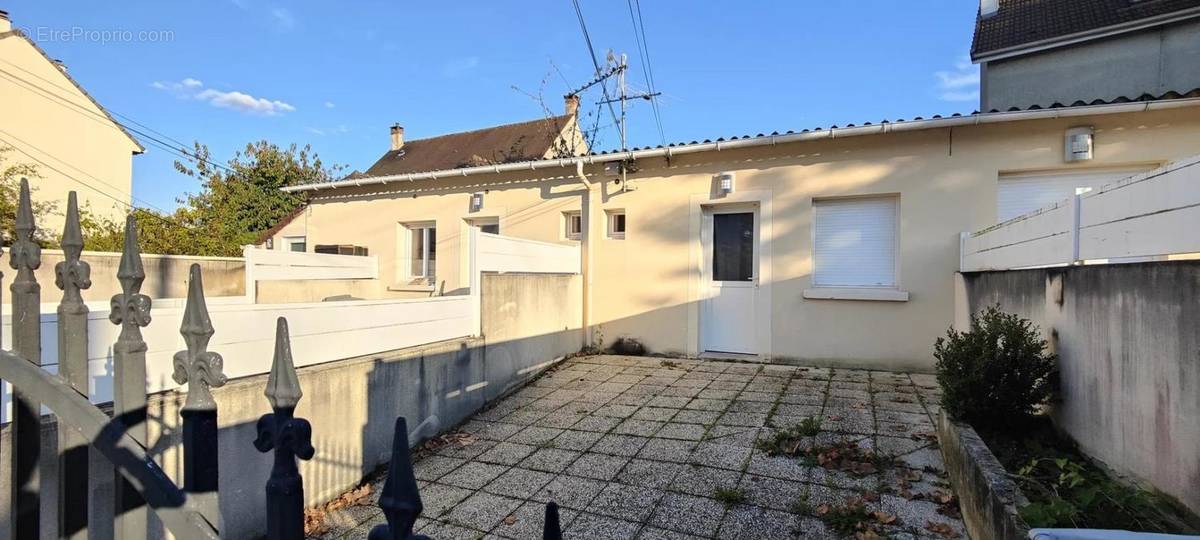 Appartement à LES CLAYES-SOUS-BOIS