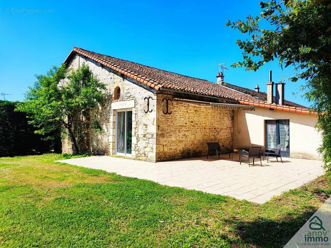 Maison à CHARROUX