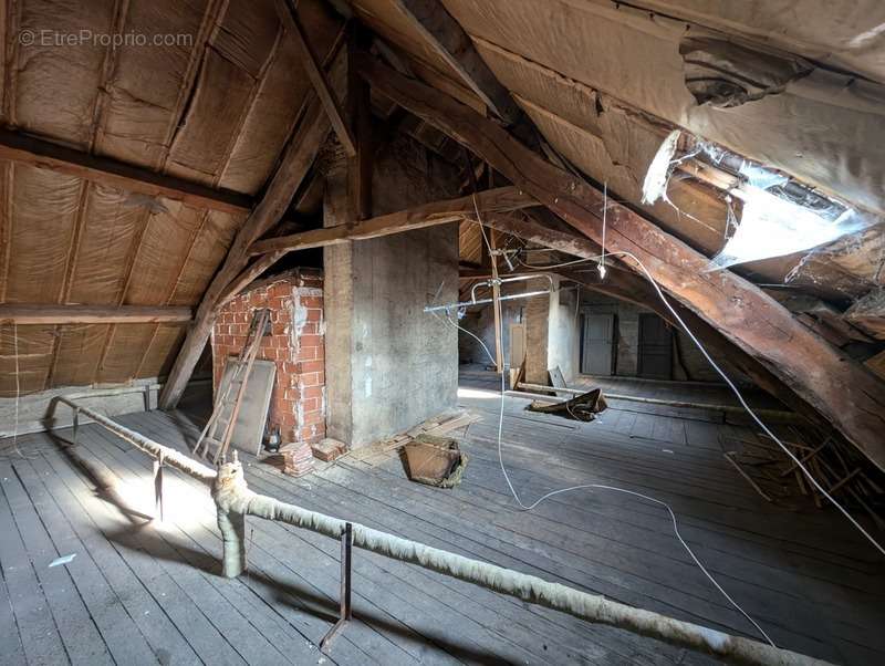 Appartement à LE MAYET-DE-MONTAGNE