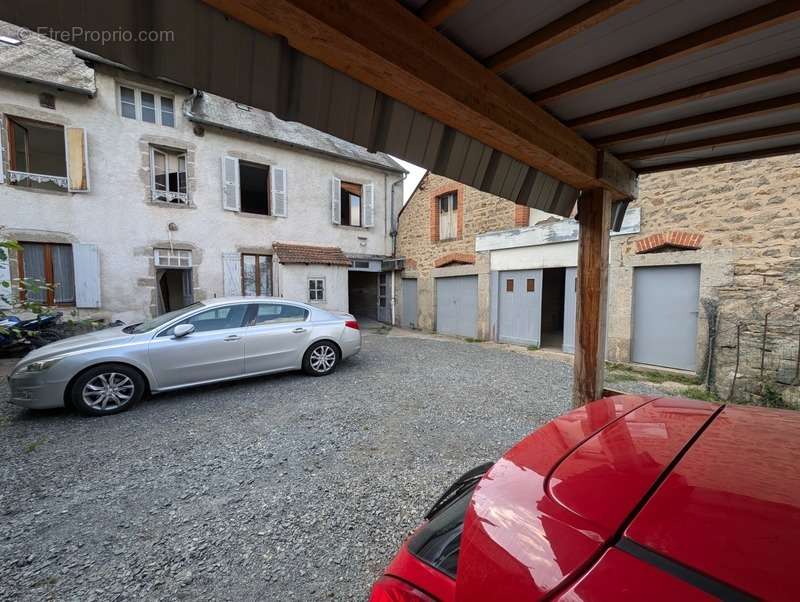 Appartement à LE MAYET-DE-MONTAGNE