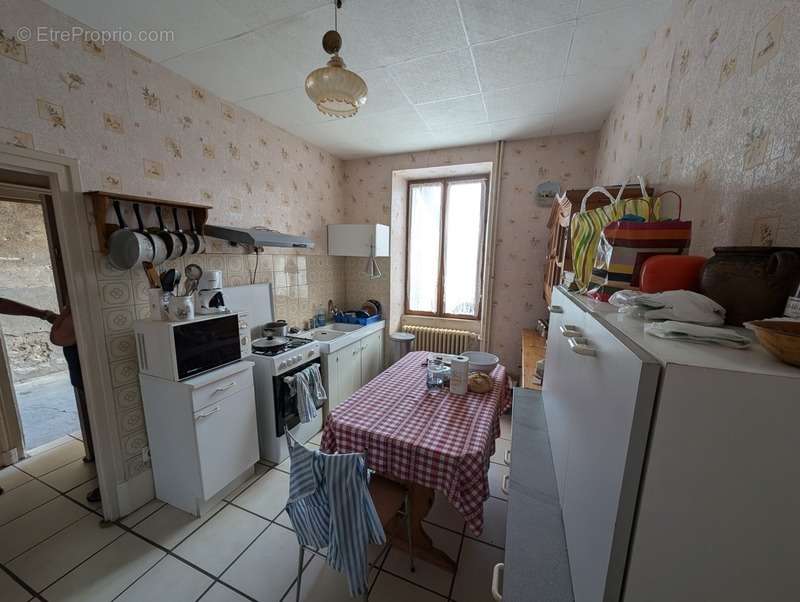 Appartement à LE MAYET-DE-MONTAGNE