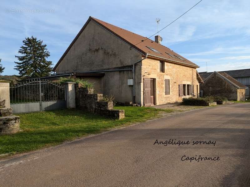 Maison à LONS-LE-SAUNIER