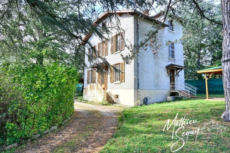 Maison à GREZIEU-LA-VARENNE