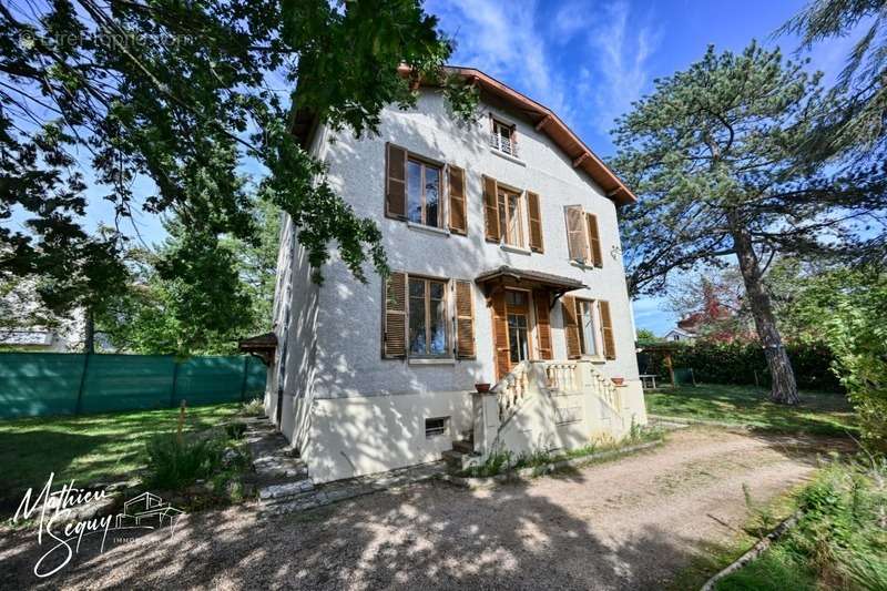 Maison à GREZIEU-LA-VARENNE