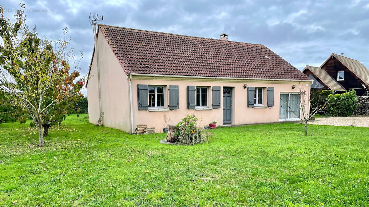 Maison à LE FRESNE