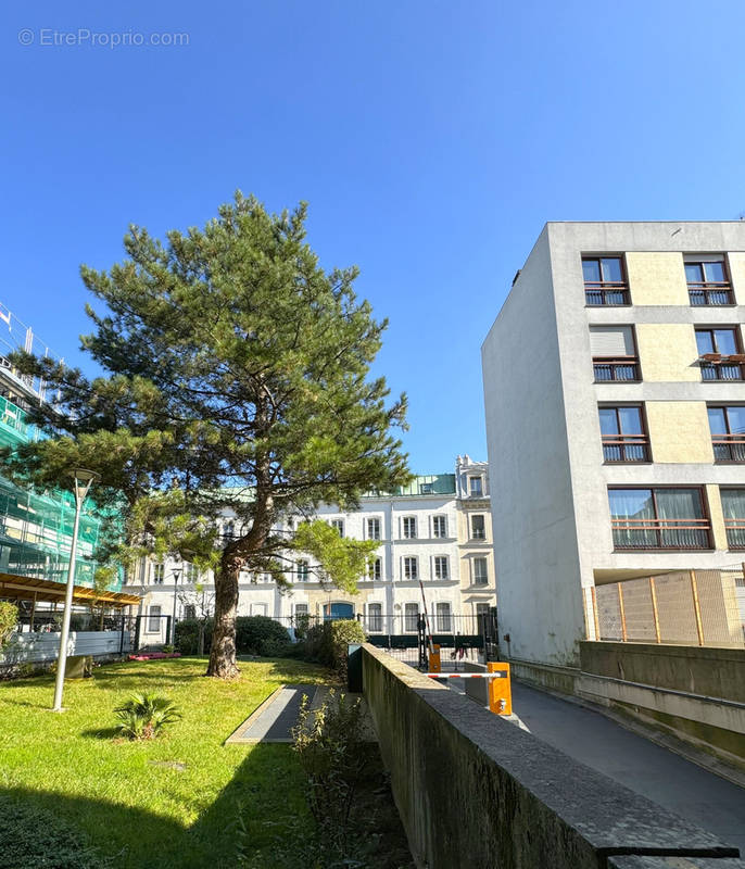 Parking à PARIS-12E