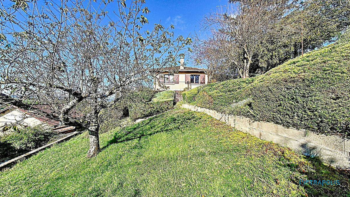 Maison à EYZIN-PINET