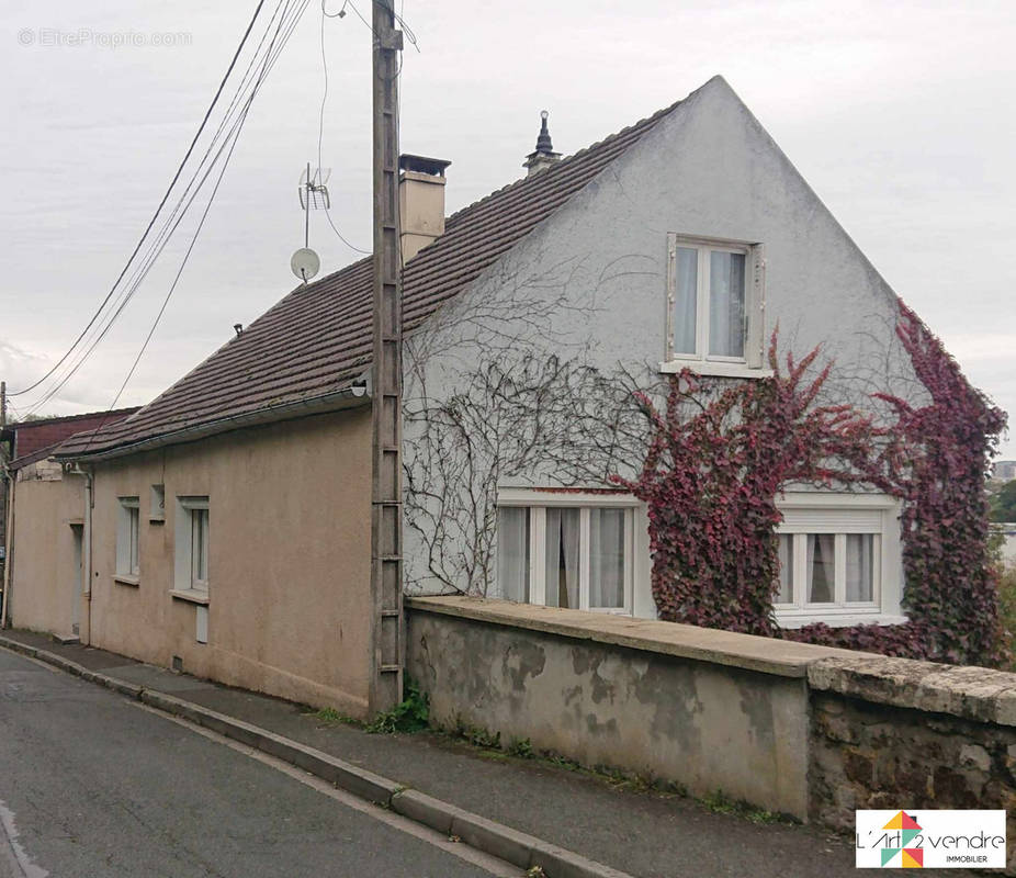 Maison à THIVERNY