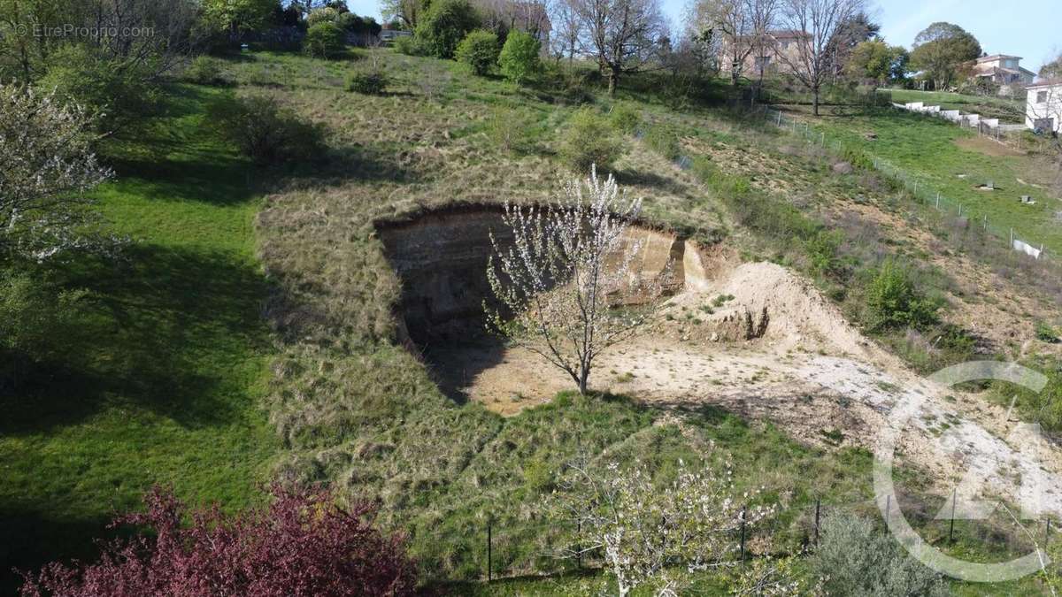 Terrain à LACROIX-FALGARDE