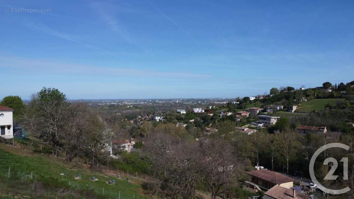 Terrain à LACROIX-FALGARDE