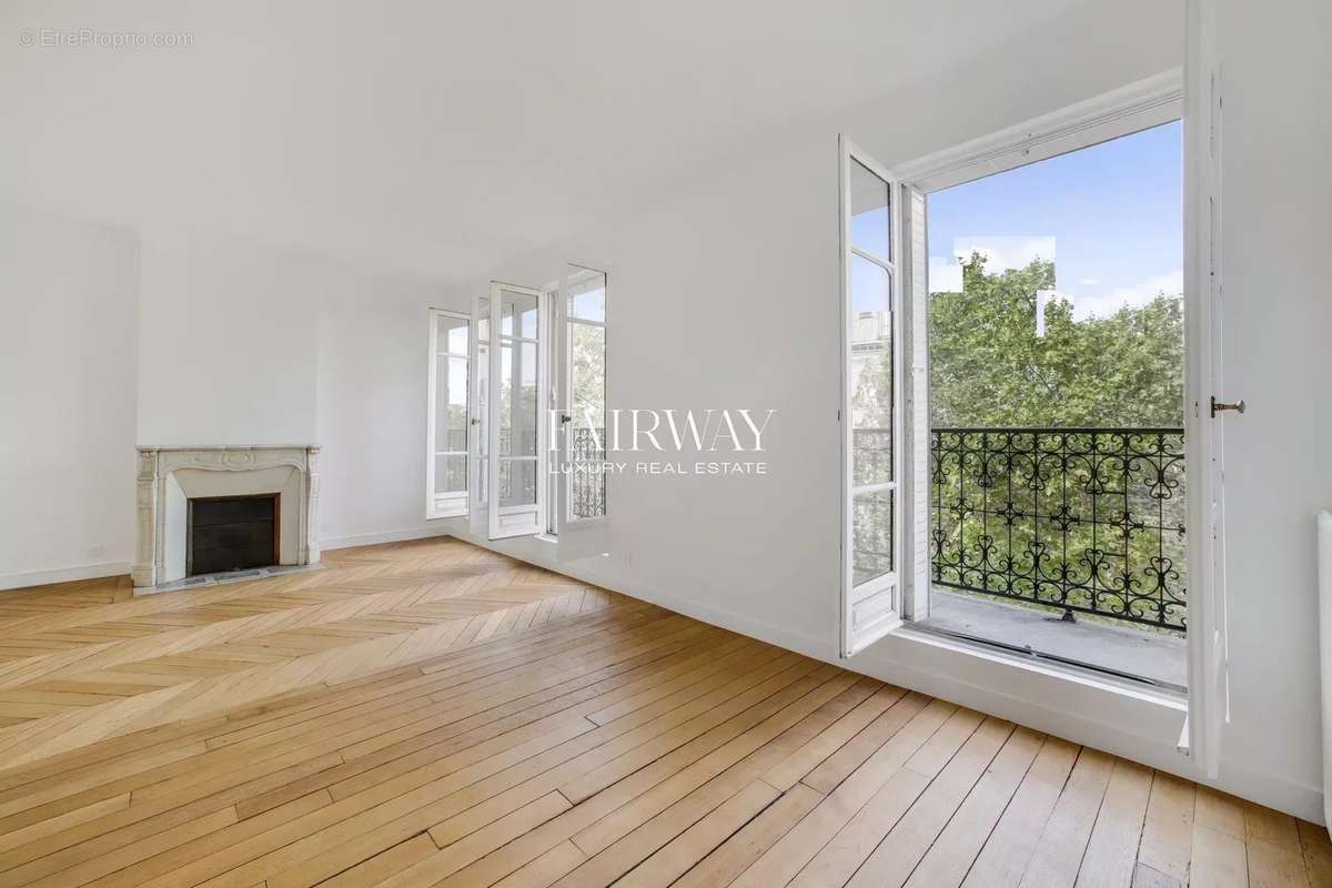 Appartement à PARIS-17E