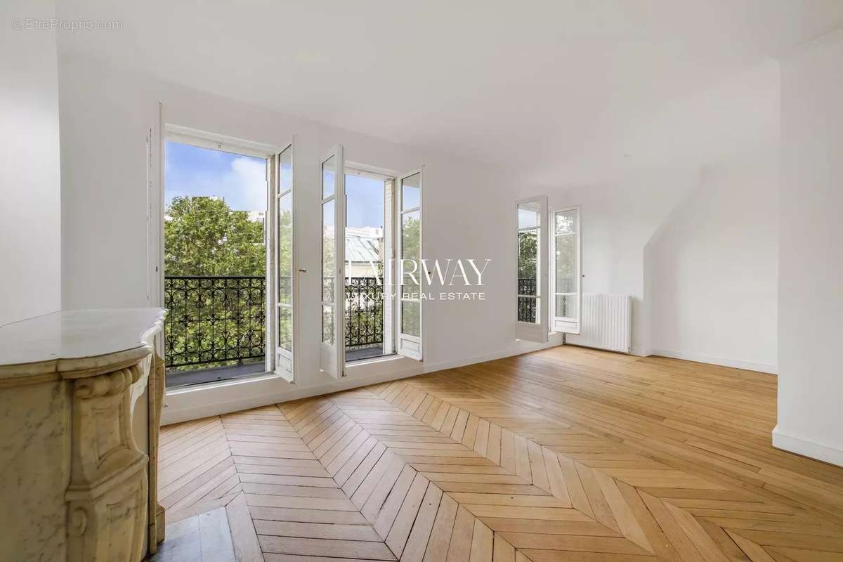 Appartement à PARIS-17E