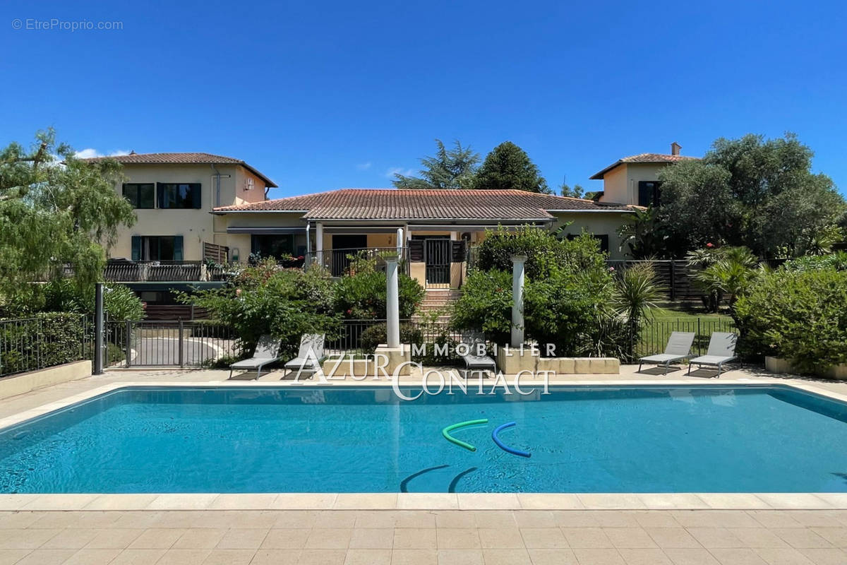 Appartement à MOUGINS