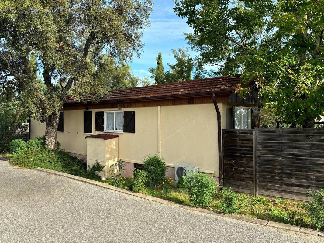 Maison à ROQUEBRUNE-SUR-ARGENS