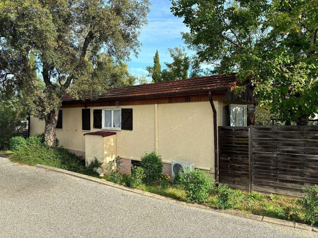 Maison à ROQUEBRUNE-SUR-ARGENS