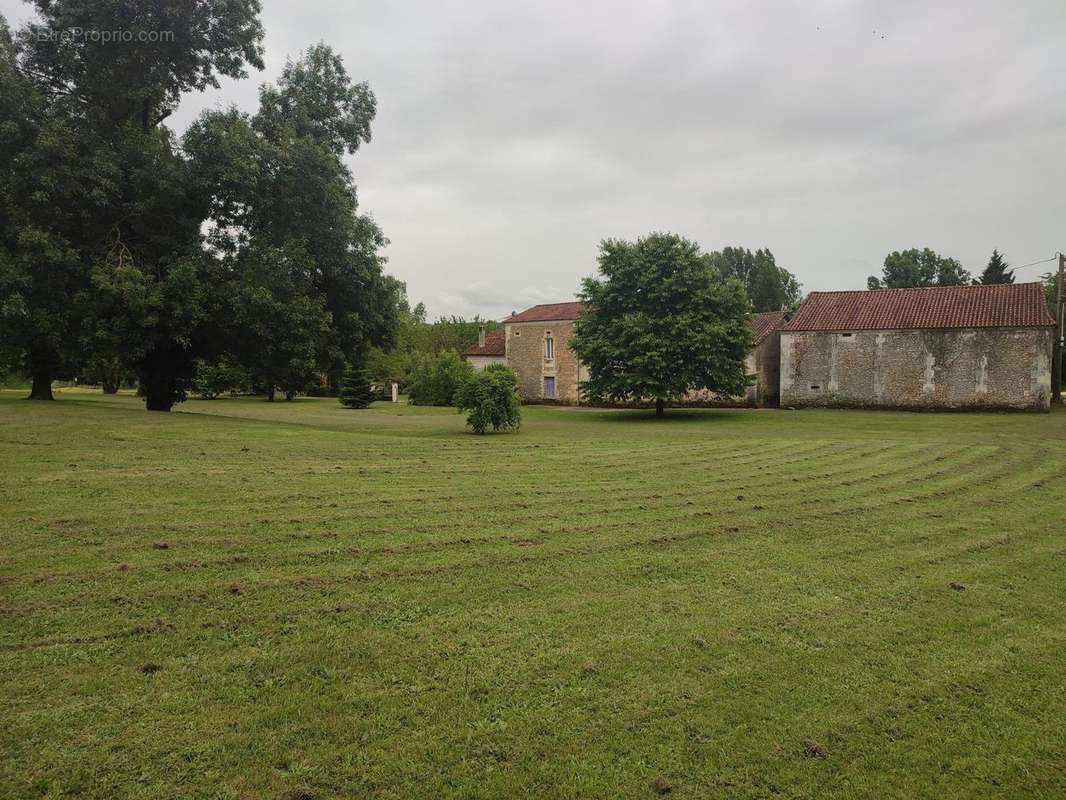 Photo 2 - Maison à LA TOUR-BLANCHE