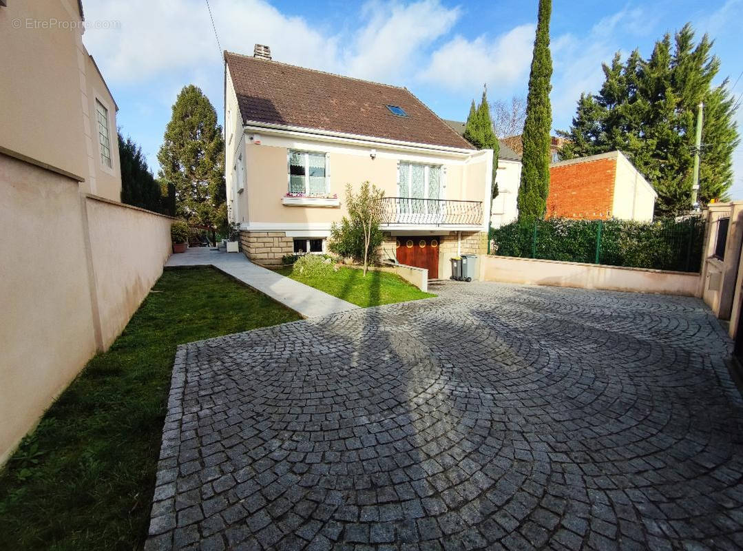 Maison à SARTROUVILLE