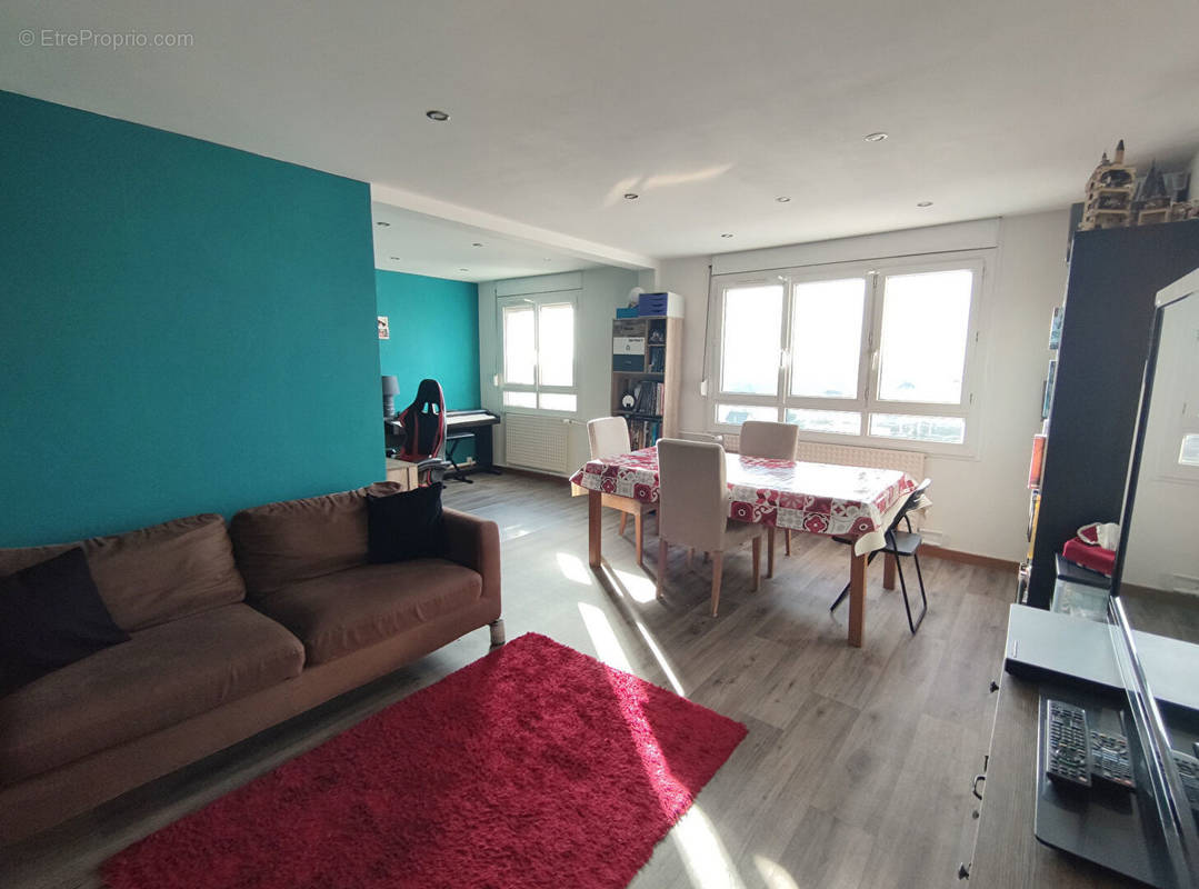 Appartement à SARTROUVILLE