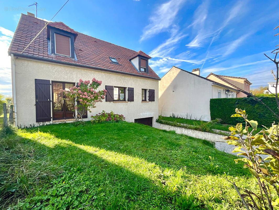 Maison à CHANTELOUP-LES-VIGNES