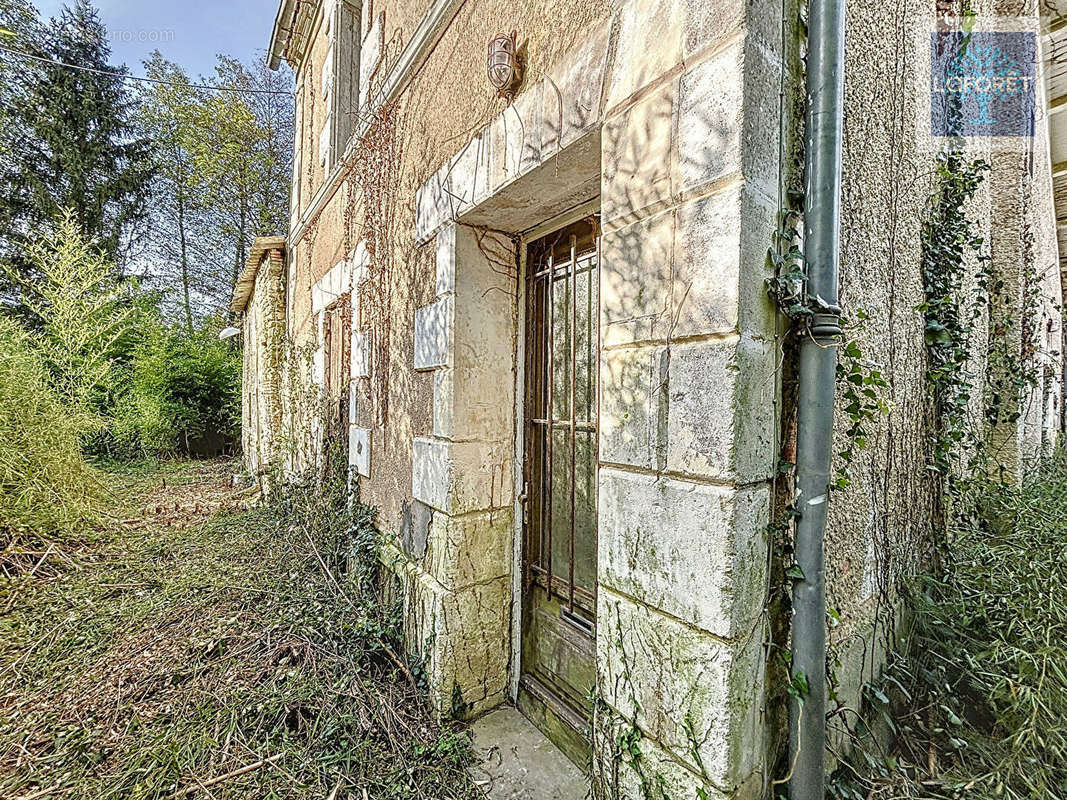 Maison à MONTENDRE