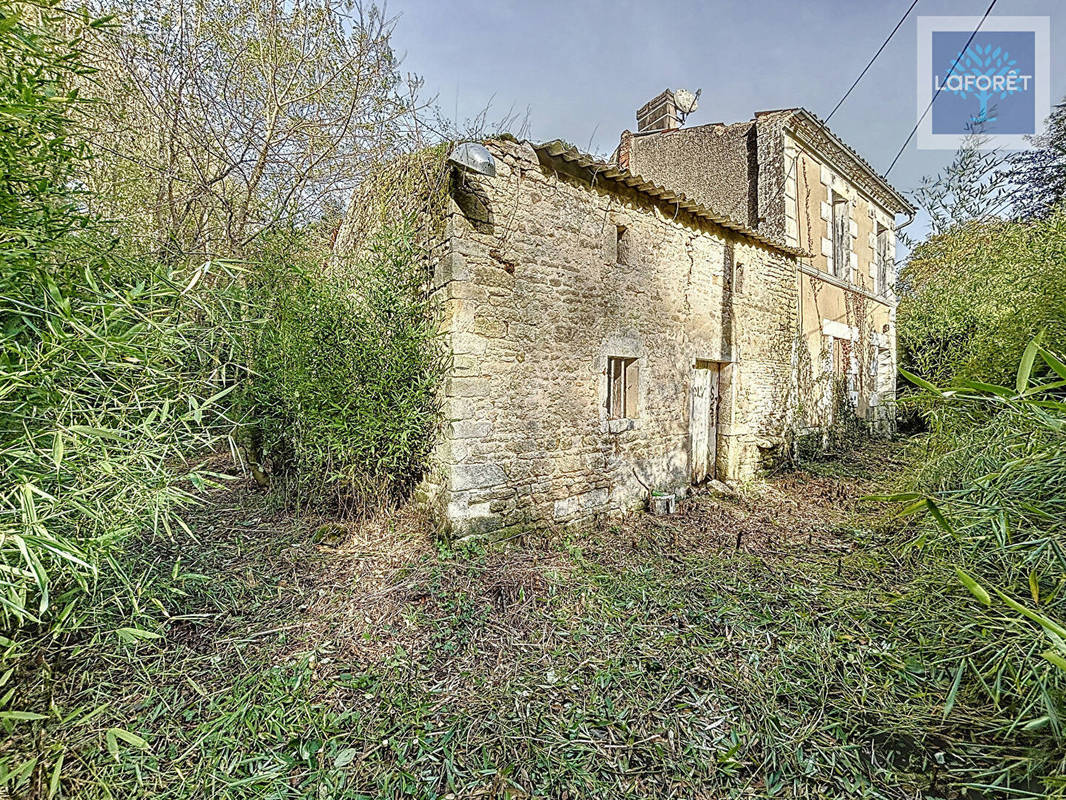 Maison à MONTENDRE