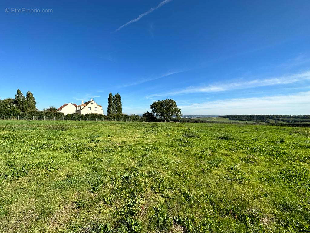 Terrain à MANTES-LA-JOLIE