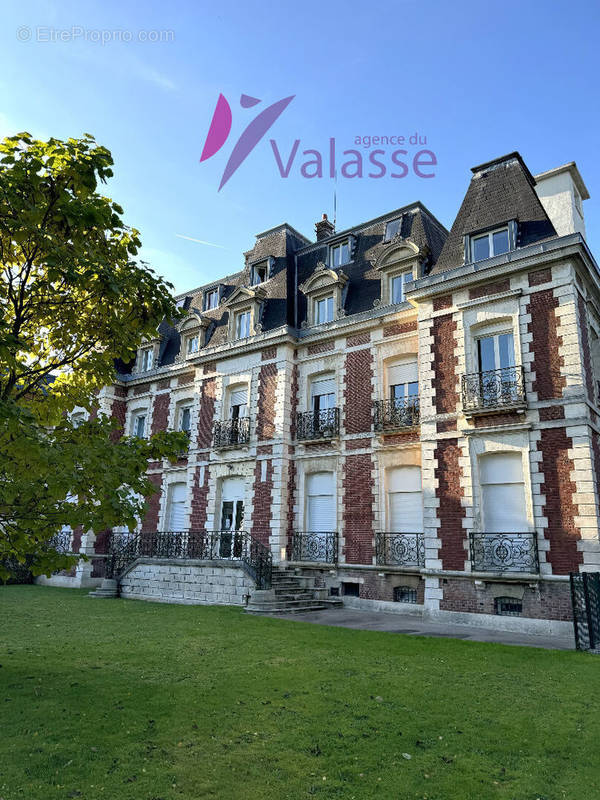 Appartement à GRUCHET-LE-VALASSE