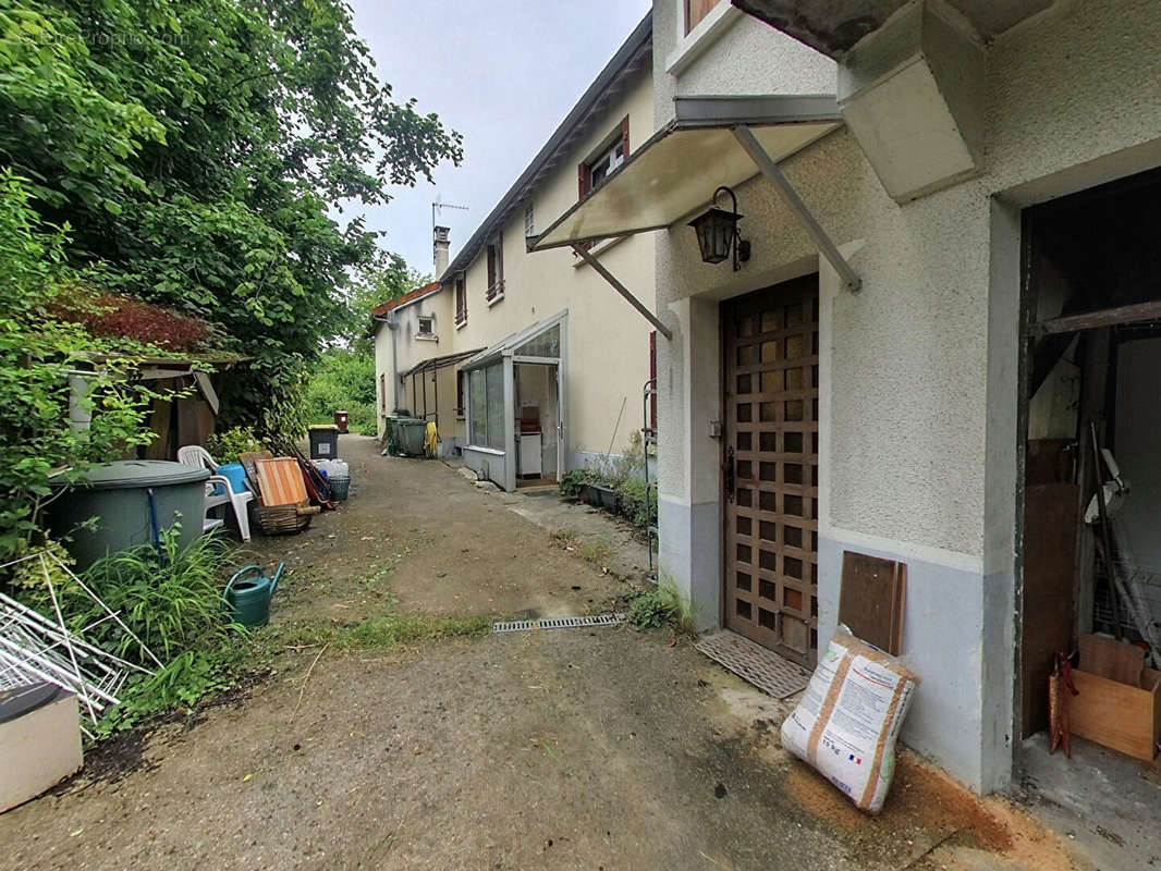 Maison à SAINT-THIBAULT-DES-VIGNES